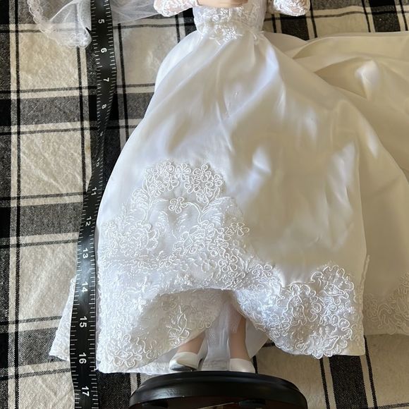 Danbury Mint Kate Middleton Porcelain Royal Bride Doll Commemorative Edition - Picture 7 of 16